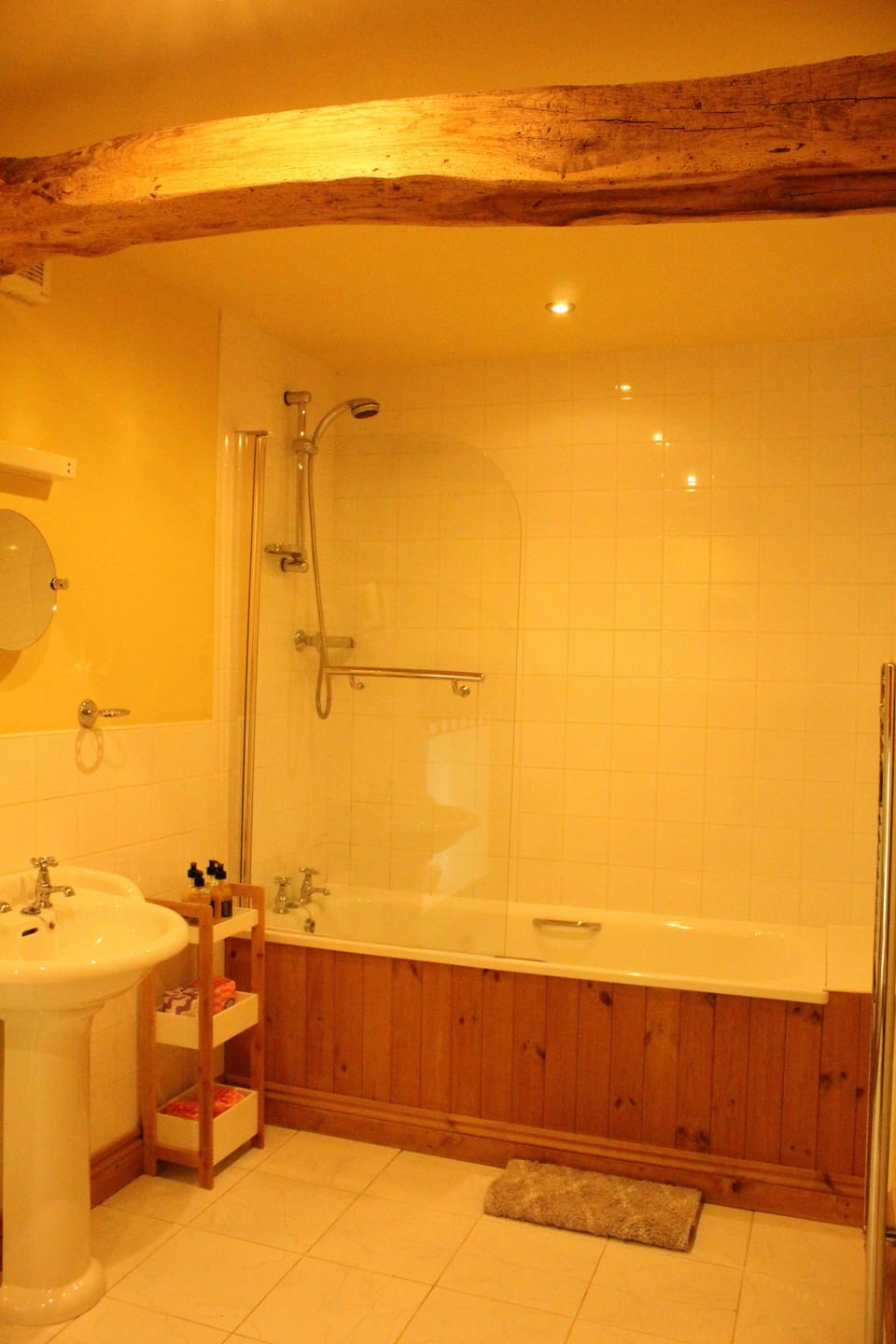 Superior Double Room | Bathroom | Free toiletries, hair dryer, towels, soap