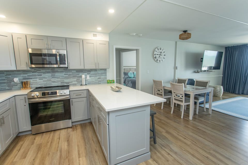 Condo, 3 Bedrooms | Private kitchen | Coffee/tea maker, fridge, oven, toaster
