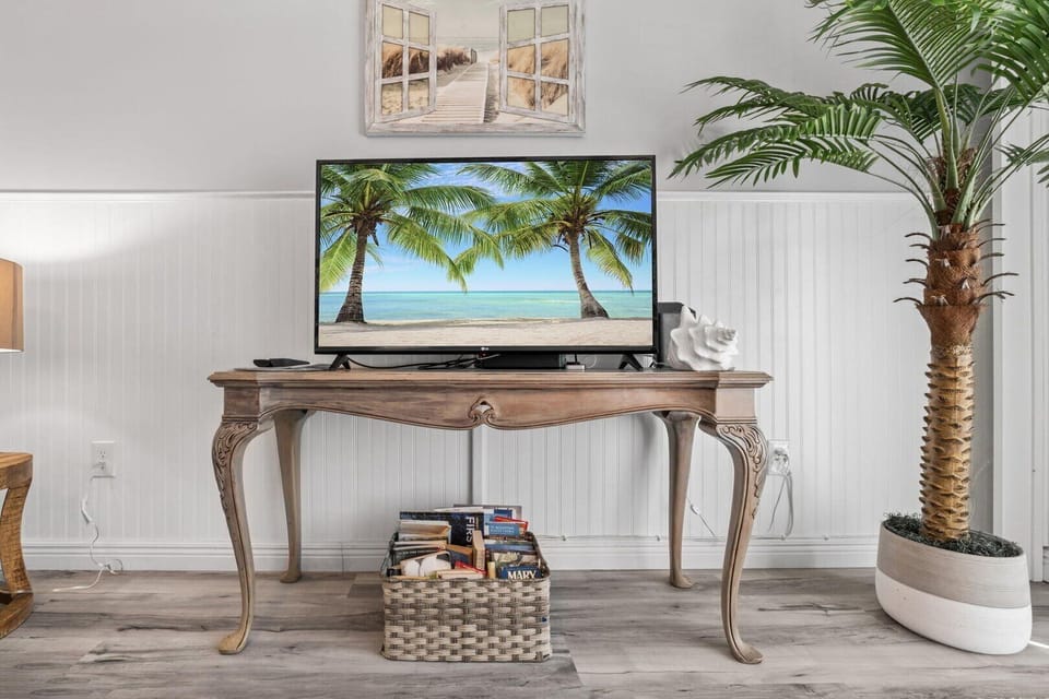 Condo, 2 Bedrooms | Interior