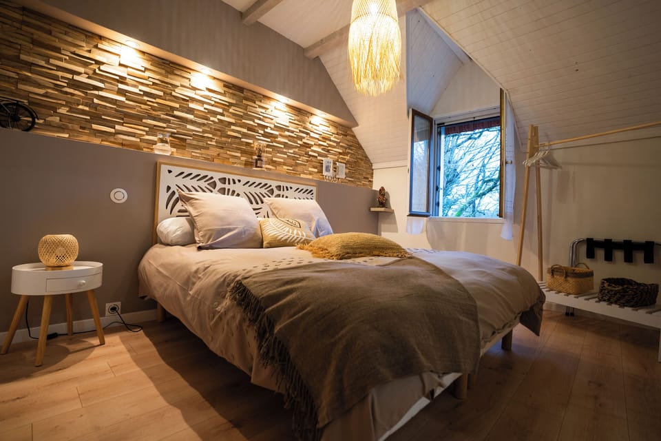 Deluxe Double Room, 1 Queen Bed, Non Smoking, Private Bathroom | Premium bedding, laptop workspace, soundproofing, free WiFi