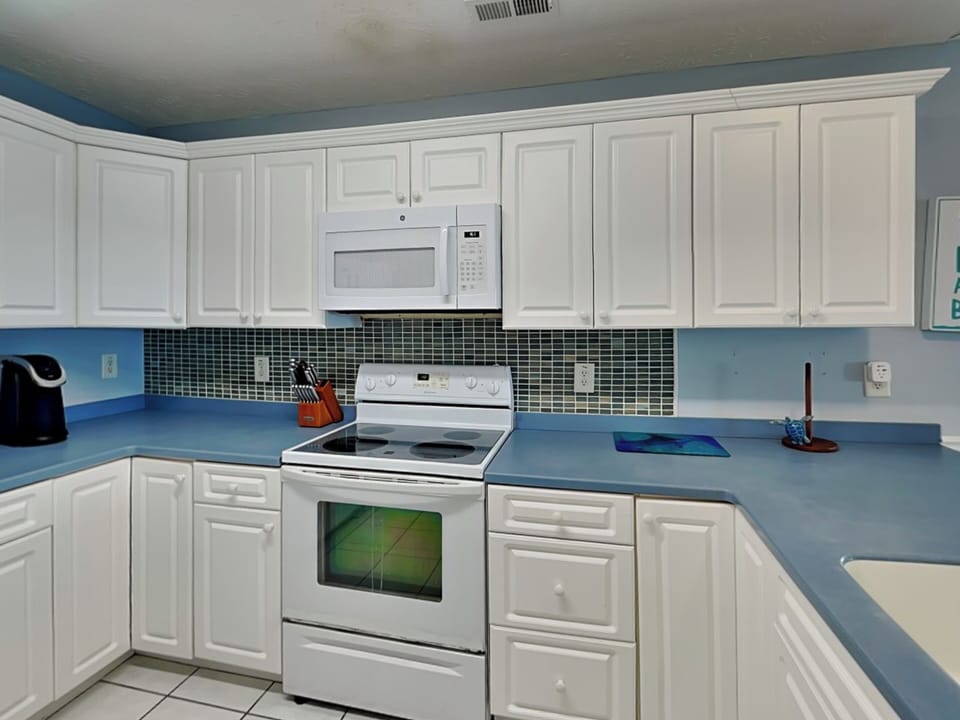 Full Size Kitchen