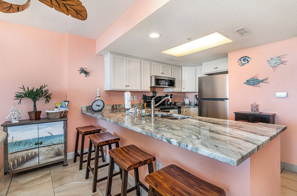 Kitchen with Bar