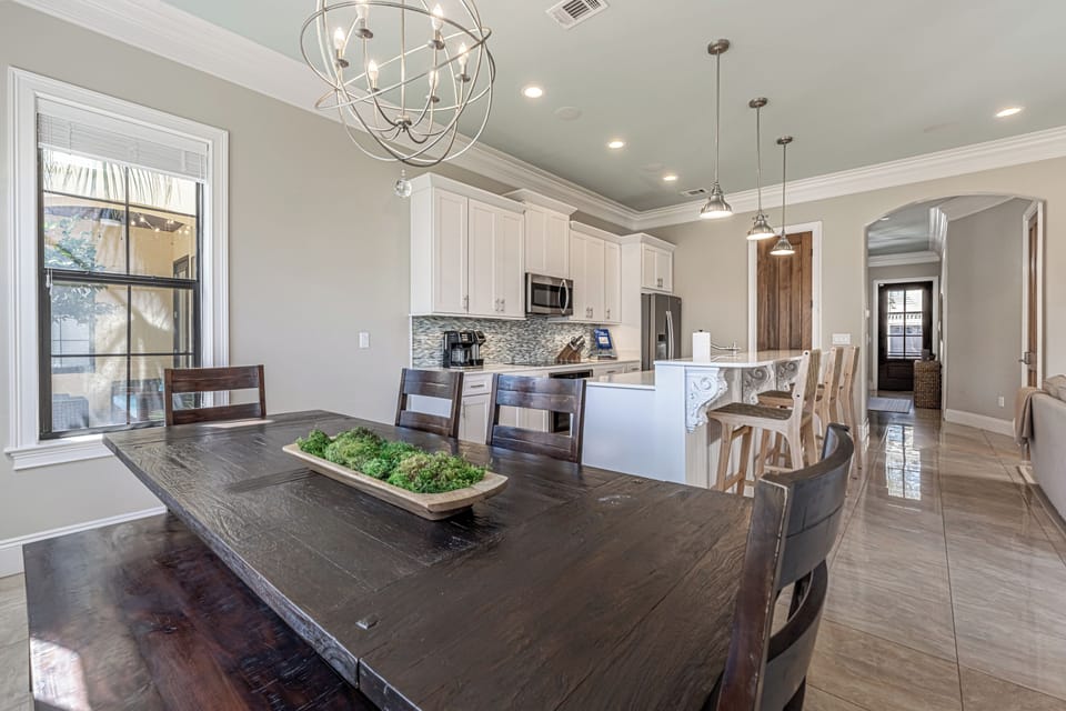 Dining & Kitchen Areas
