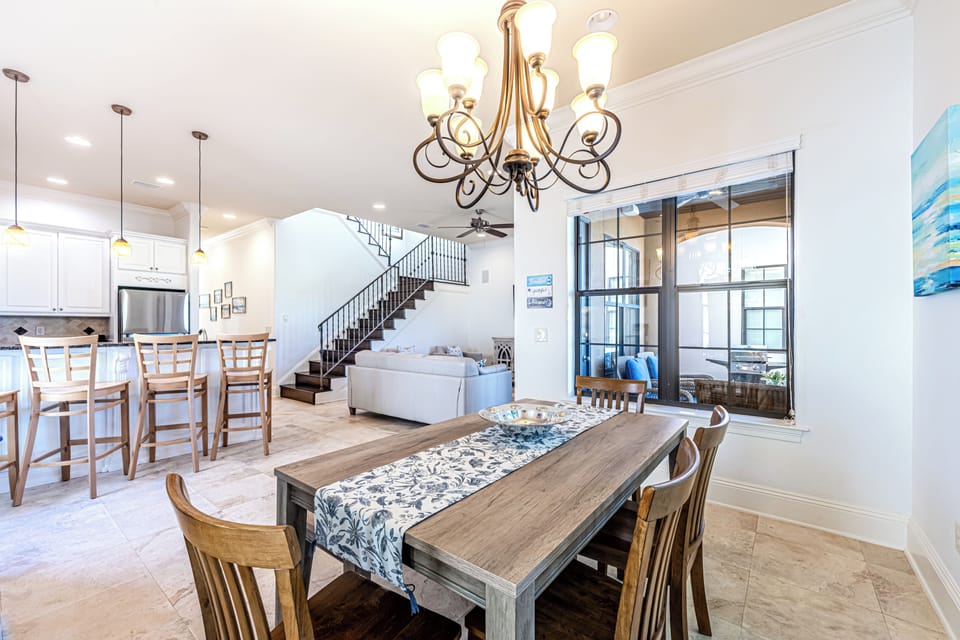 Dining Area & Breakfast Bar