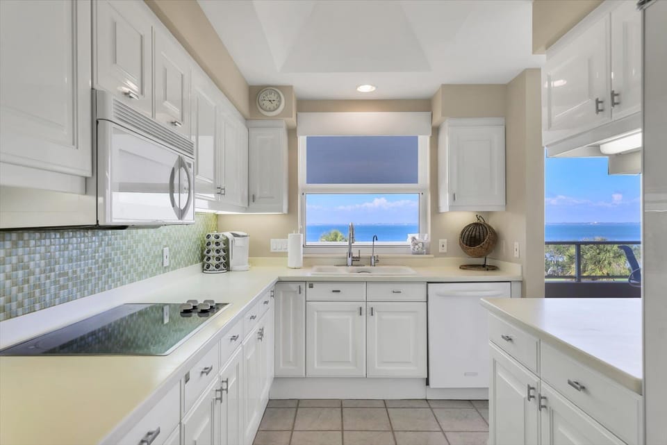 Grand Bay 626 by FVC - Kitchen