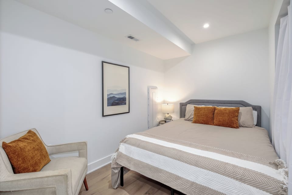 Apartment, 1 Bedroom, Non Smoking | 1 bedroom, iron/ironing board, WiFi (free)