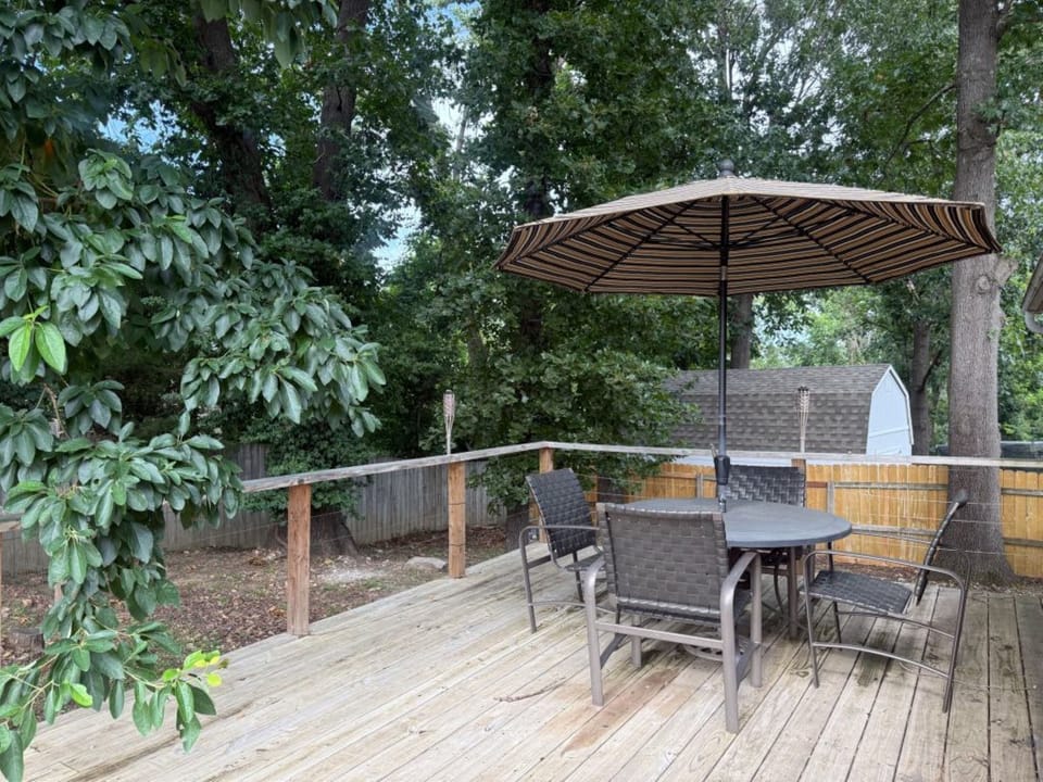 Hot Tub + outdoor dining + charcoal grill