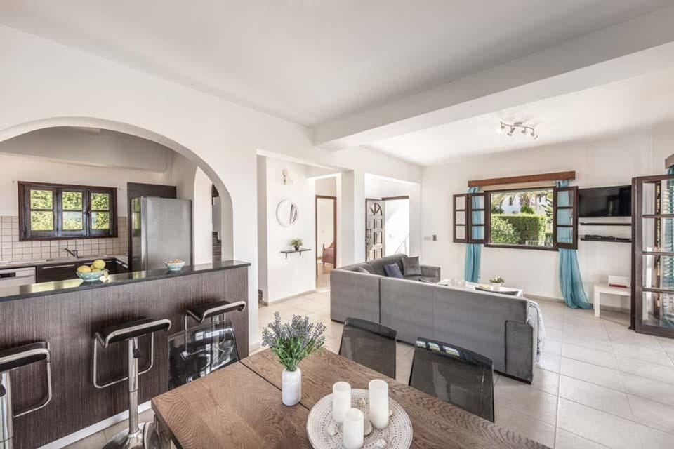 Open-plan living room with sofa, dining area, kitchen, WiFi internet, and satellite TV