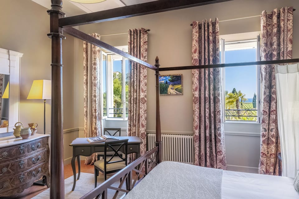 Junior Suite, park view | In-room safe, individually furnished, desk, laptop workspace