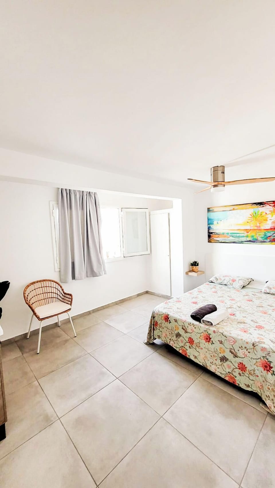 WiFi (free), bed sheets