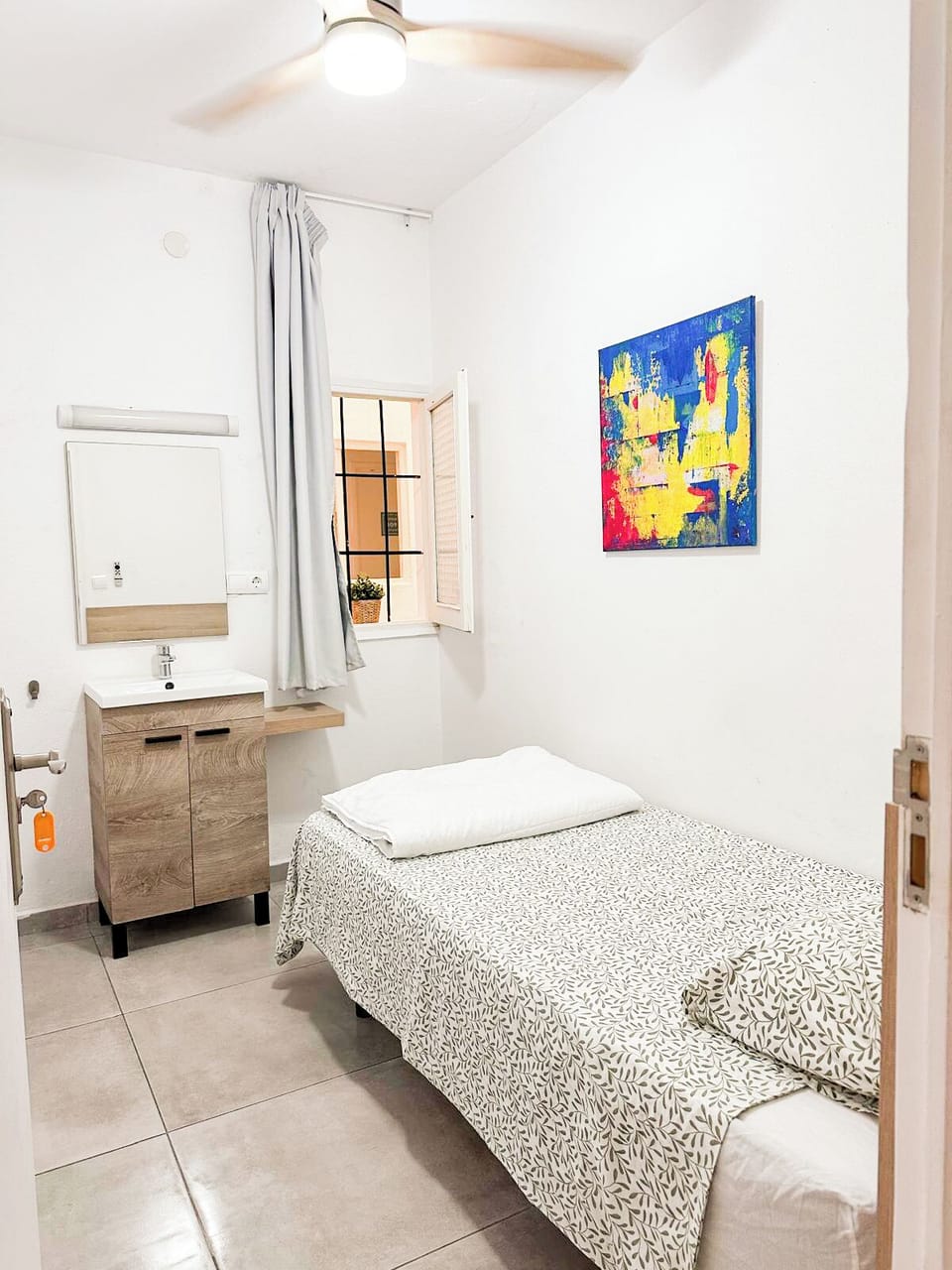 WiFi (free), bed sheets