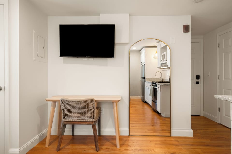 Deluxe Studio Suite | Living area
