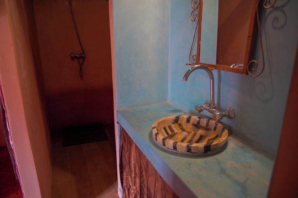 Luxury Double or Twin Room, Patio, Desert View | Bathroom | Shower, bathrobes, slippers, towels