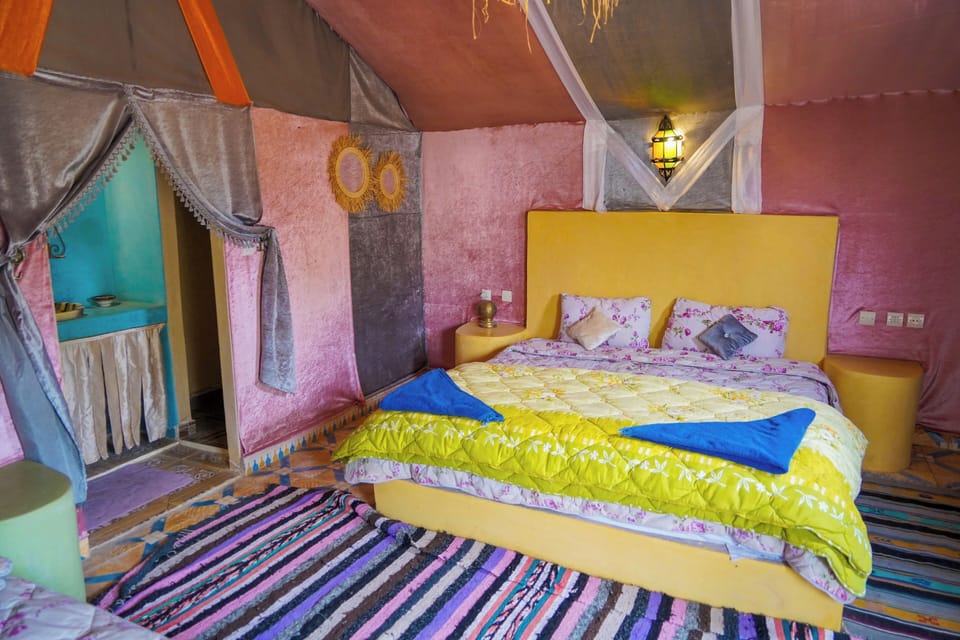 Triple Room, Patio, Desert View | Desk, bed sheets