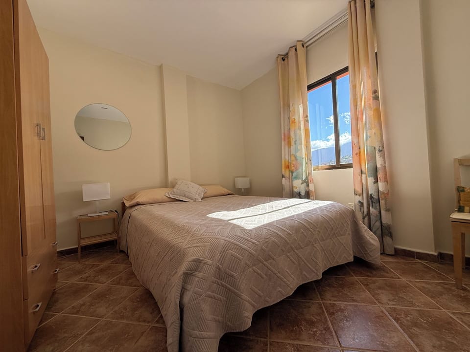 Basic Room, 1 Queen Bed, Private Bathroom, Mountain View | Down comforters, memory foam beds, WiFi (free), bed sheets