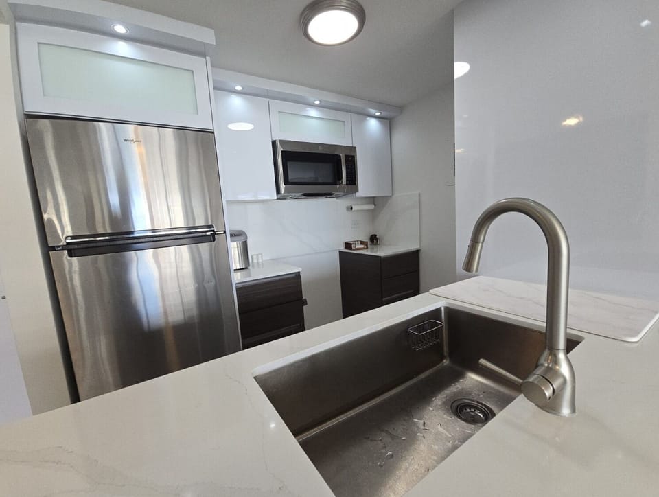 OPEN KITCHEN