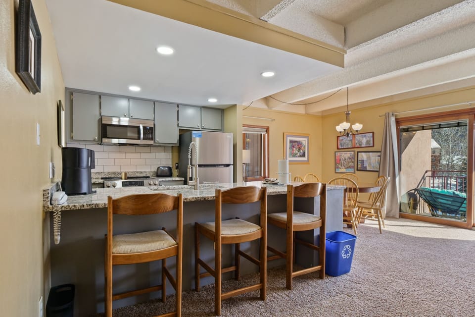 Indoors, Furniture, Living Room, Appliance, Microwave