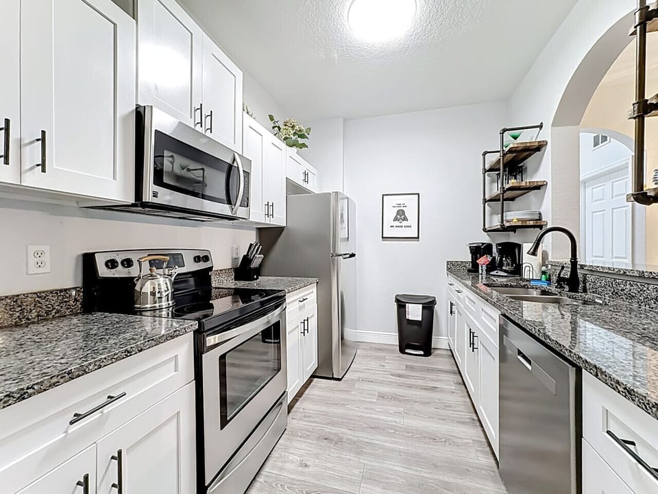 Fully equipped modern kitchen with granite countertops