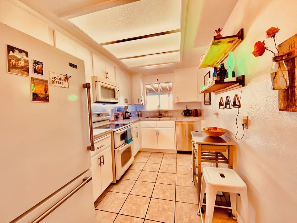 Full kitchen with full amenities and new appliances