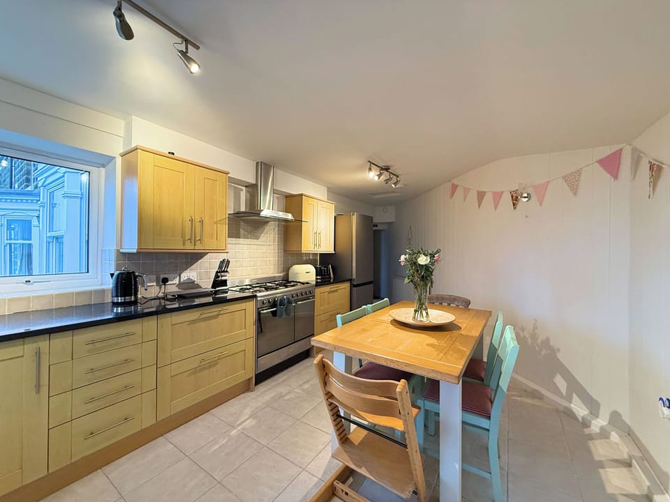 House | Private kitchen | Coffee/tea maker, fridge, microwave, oven