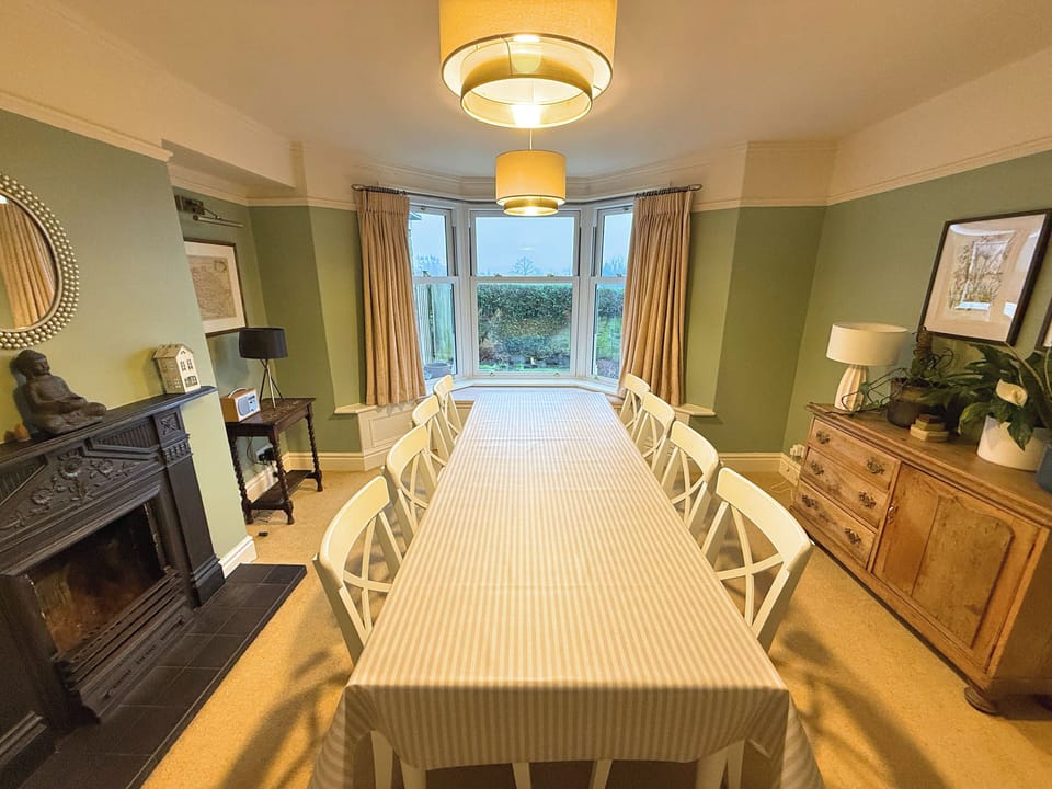 House | In-room dining