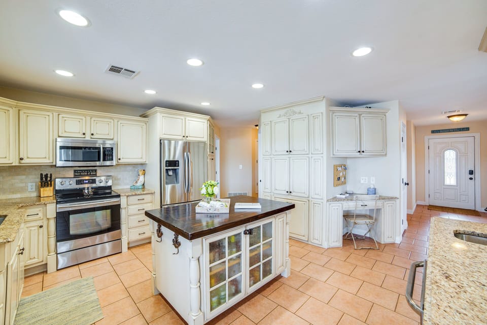 Kitchen | Breakfast Bar | Cooking Basics | Dishwasher | Keurig Coffee Maker