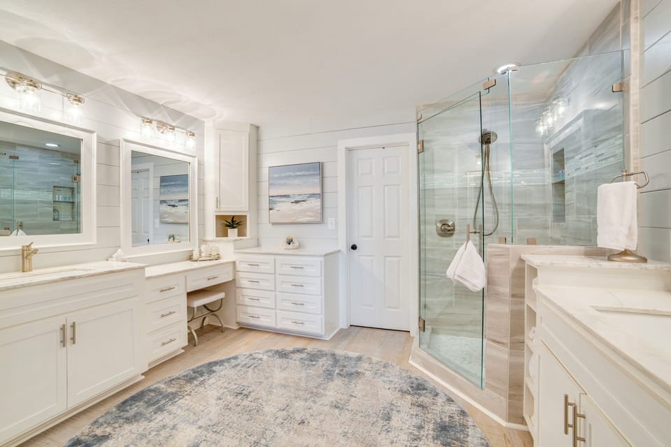 En-Suite Bathroom | Towels Provided