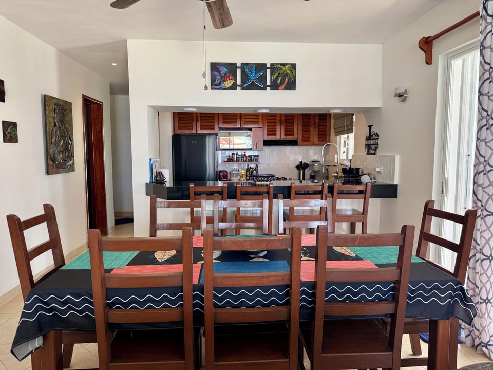Dining room, breakfast bar countertop area, fully equiped kitchen.