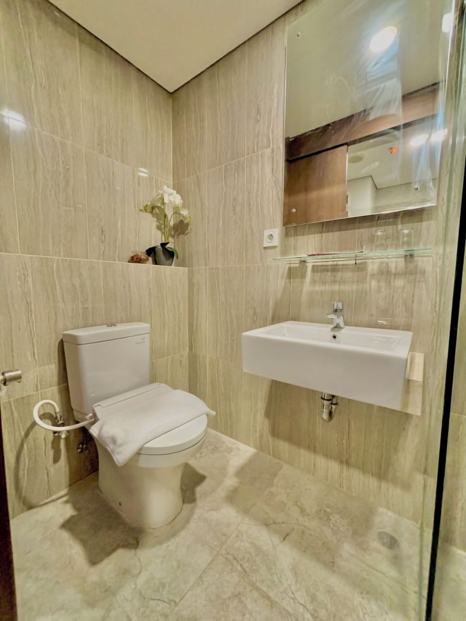 In-room safe, desk, laptop workspace, soundproofing