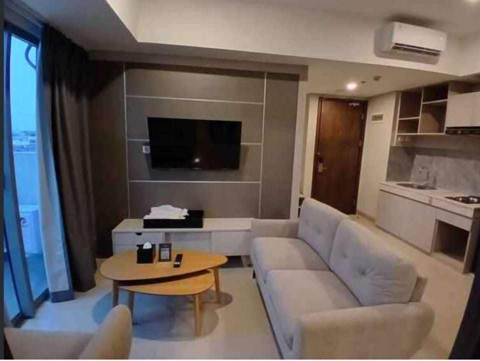 In-room safe, desk, laptop workspace, soundproofing