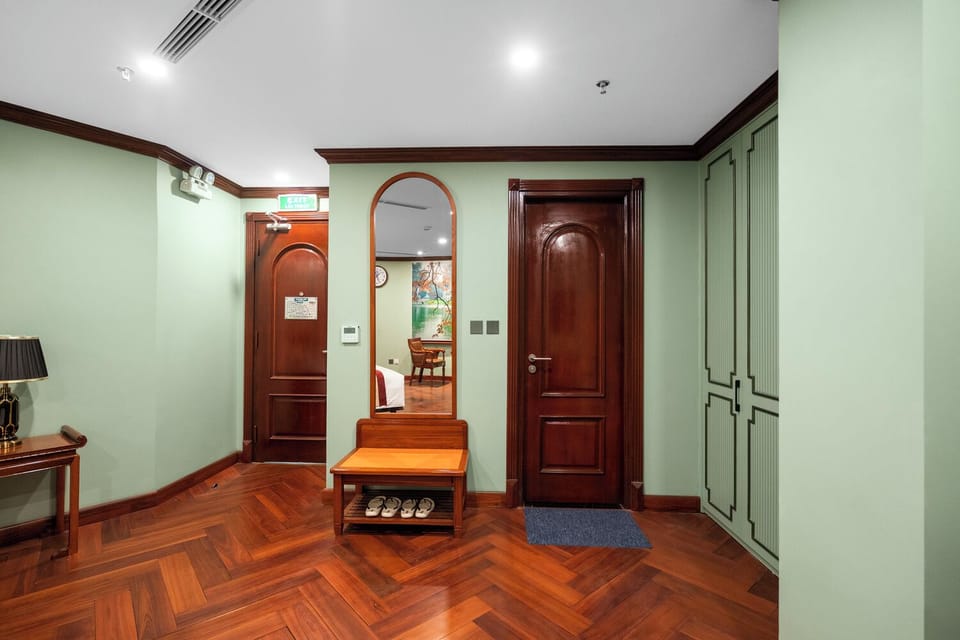 Junior Room | In-room safe, desk, free WiFi