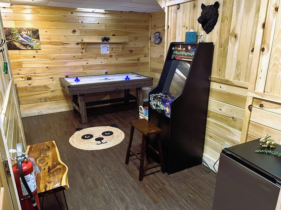 Game room - mini-fridge, arcade & air hockey