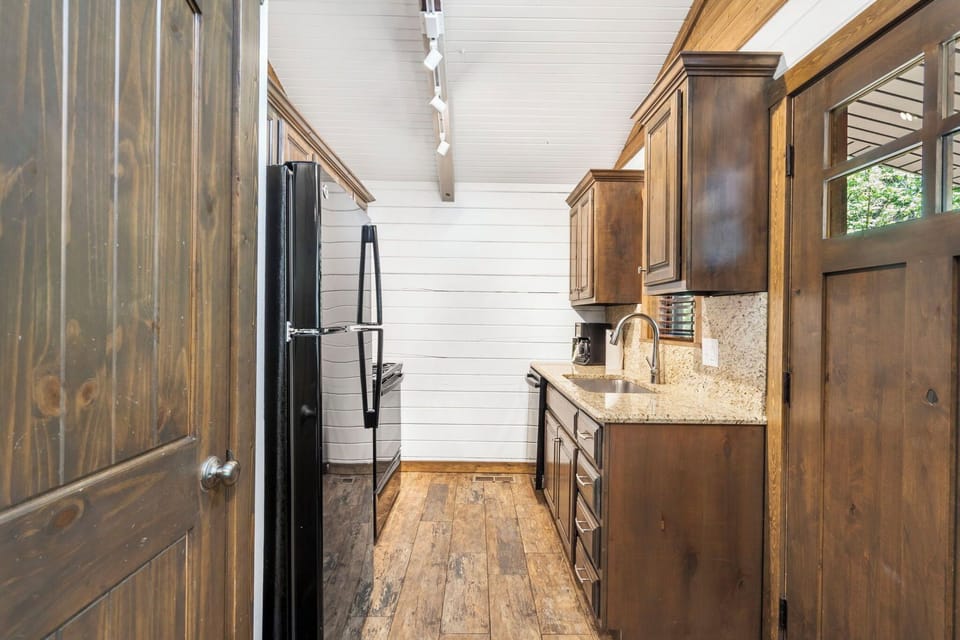 Fully Equipped Kitchen with Full-Size Appliances