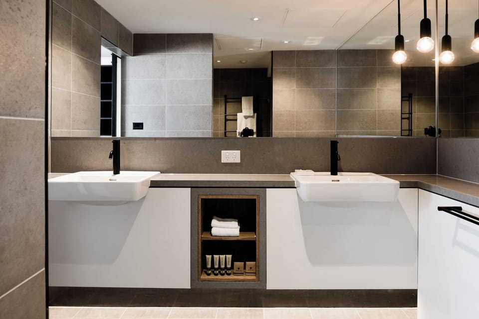 Suite, Non-Smoking | Bathroom | Shower, hair dryer, towels, soap
