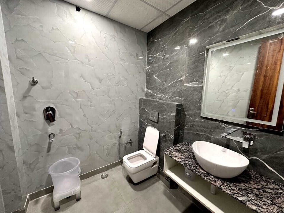 Standard Room | Bathroom | Spring water tub, free toiletries, hair dryer, towels
