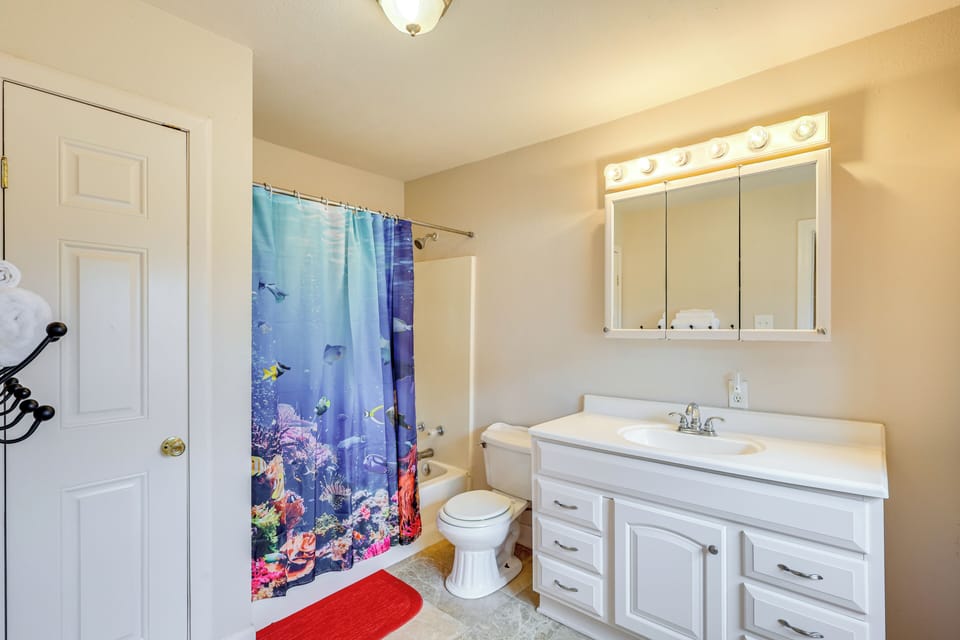 En-Suite Bathroom | Towels Provided
