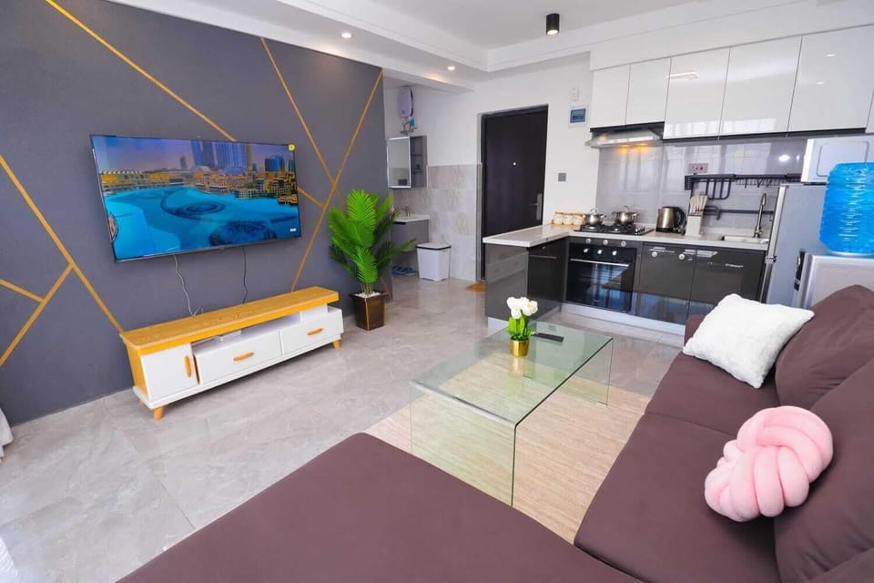 Deluxe Apartment, City View | Private kitchen | Fridge, microwave, cookware/dishes/utensils