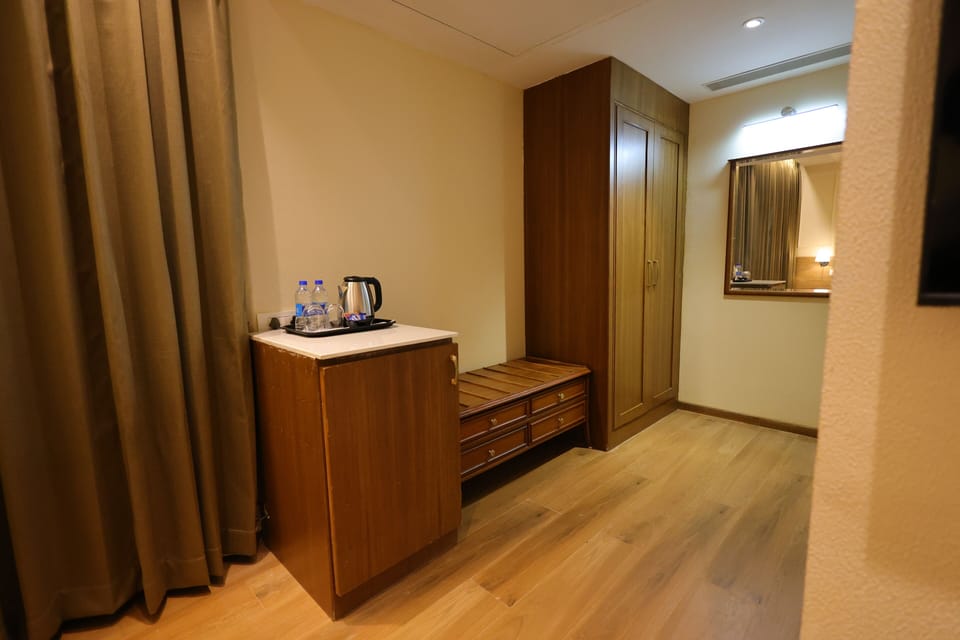 Luxury Suite | Soundproofing, iron/ironing board, free WiFi