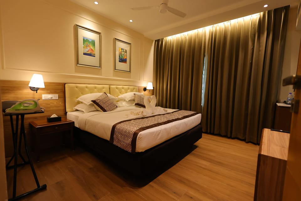 Luxury Suite | Soundproofing, iron/ironing board, free WiFi