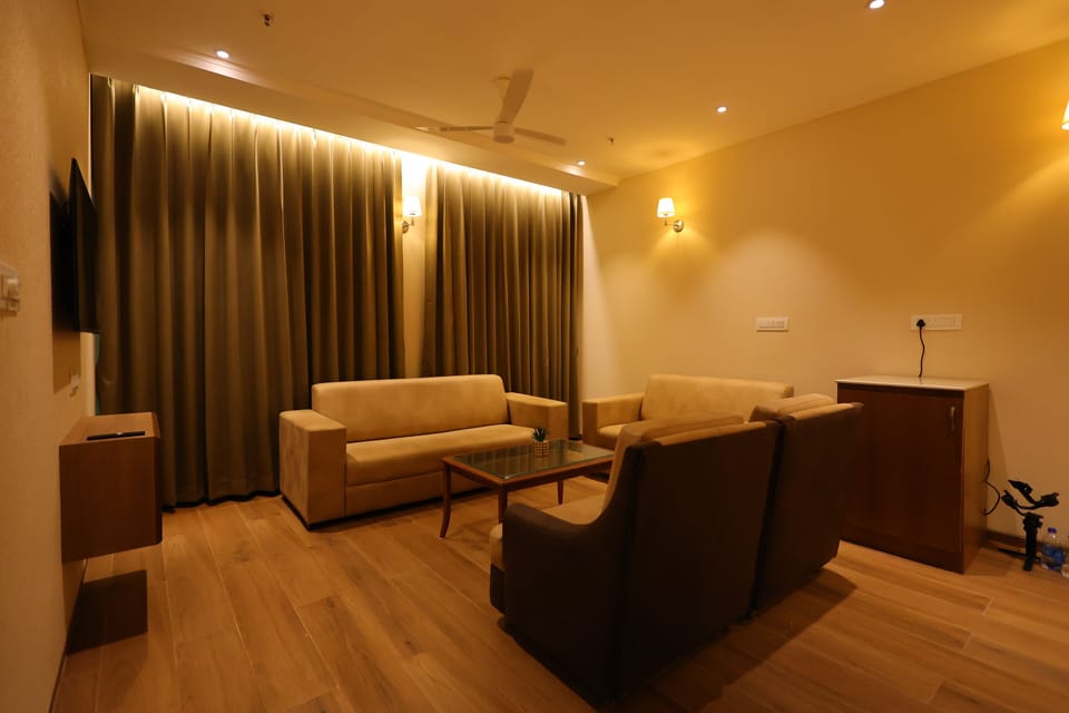 Luxury Suite | Soundproofing, iron/ironing board, free WiFi