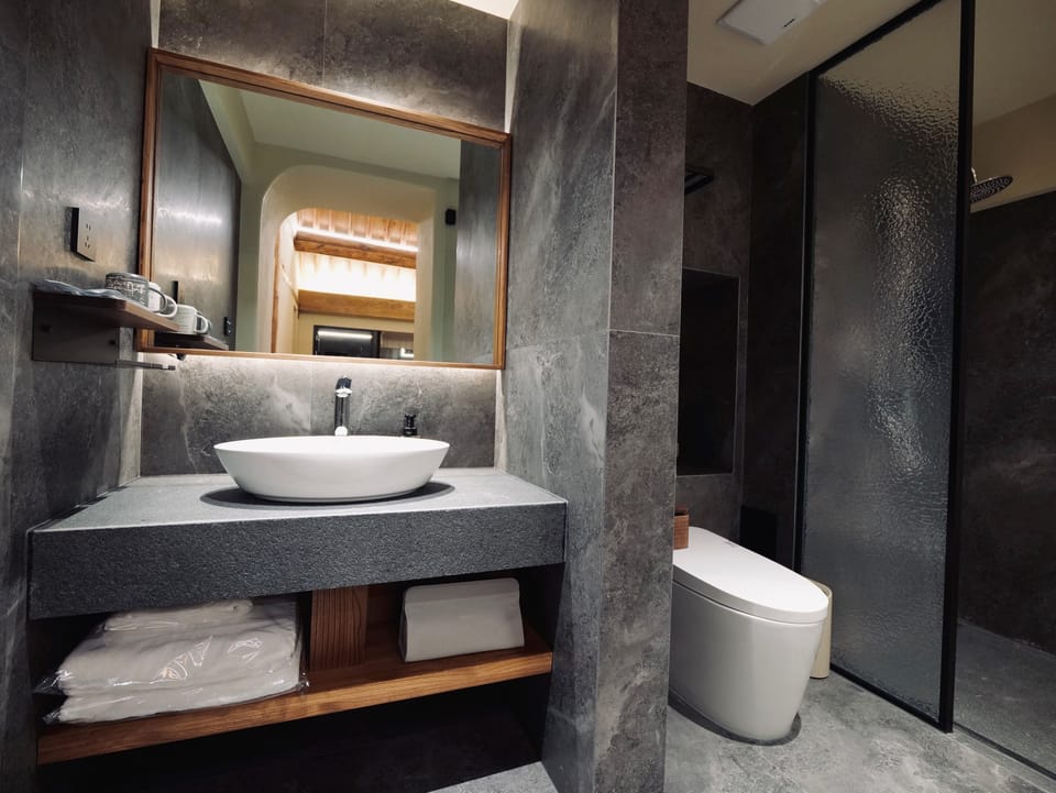 Romantic Double Room | Bathroom | Free toiletries, hair dryer, slippers, towels