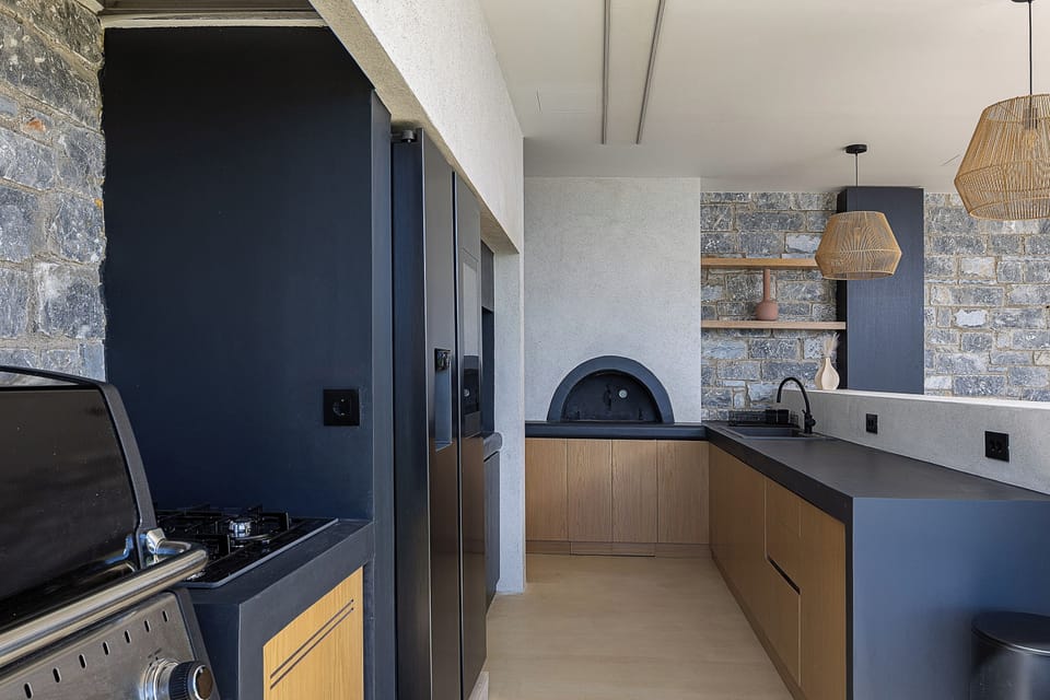 For culinary enthusiasts, the outdoor kitchen is a chef’s dream