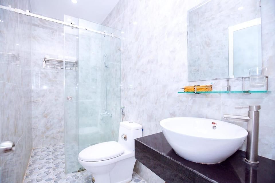 Shower, free toiletries, hair dryer, soap