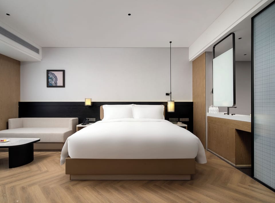 Business Double Room, City View | Desk, laptop workspace, blackout drapes, soundproofing
