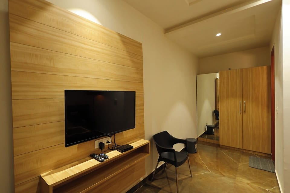 Executive Double Room, Balcony | Premium bedding, memory foam beds, individually furnished, desk