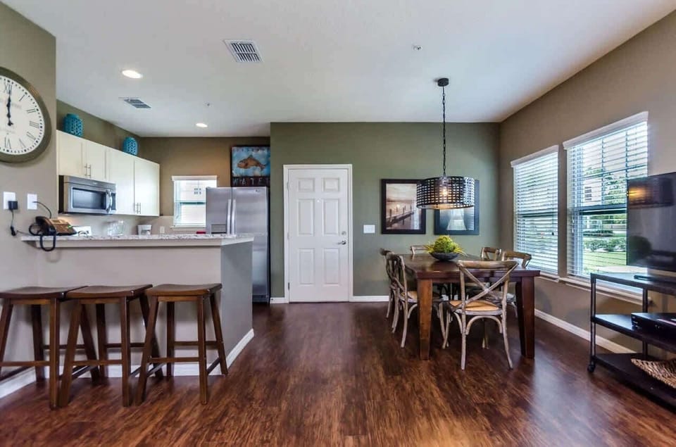 Fully equipped kitchen, perfect for any meal.