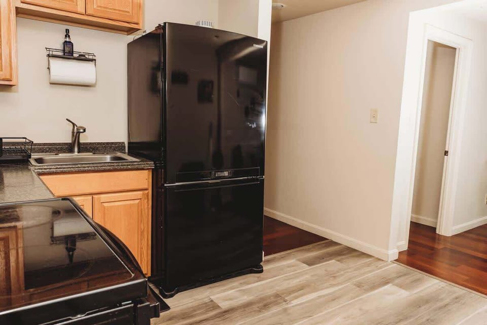 Fully equipped modern kitchen.