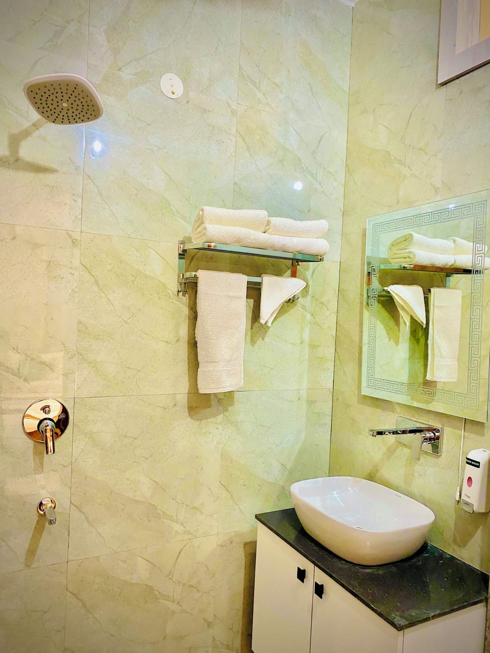 Executive Double Room | Bathroom | Shower, free toiletries, bathrobes, slippers