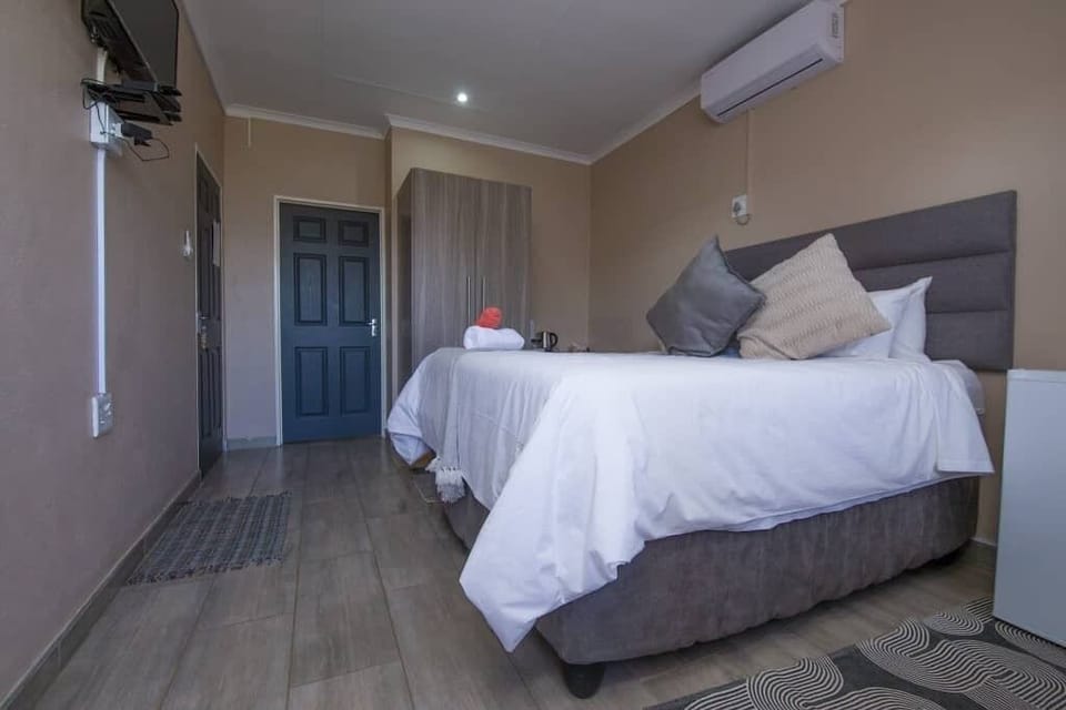 Deluxe Double Room, Pool View | Iron/ironing board (on request)