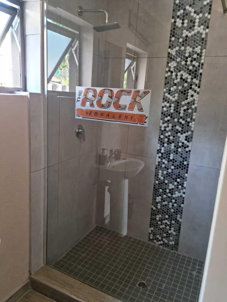 Deluxe Double Room, Pool View | Bathroom | Shower, towels, shampoo, toilet paper